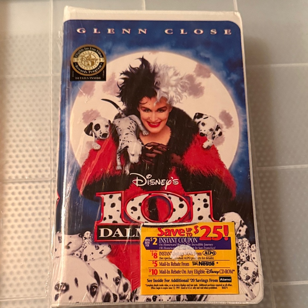 Disney 101 Dalmatians VHS - Red, Black, White